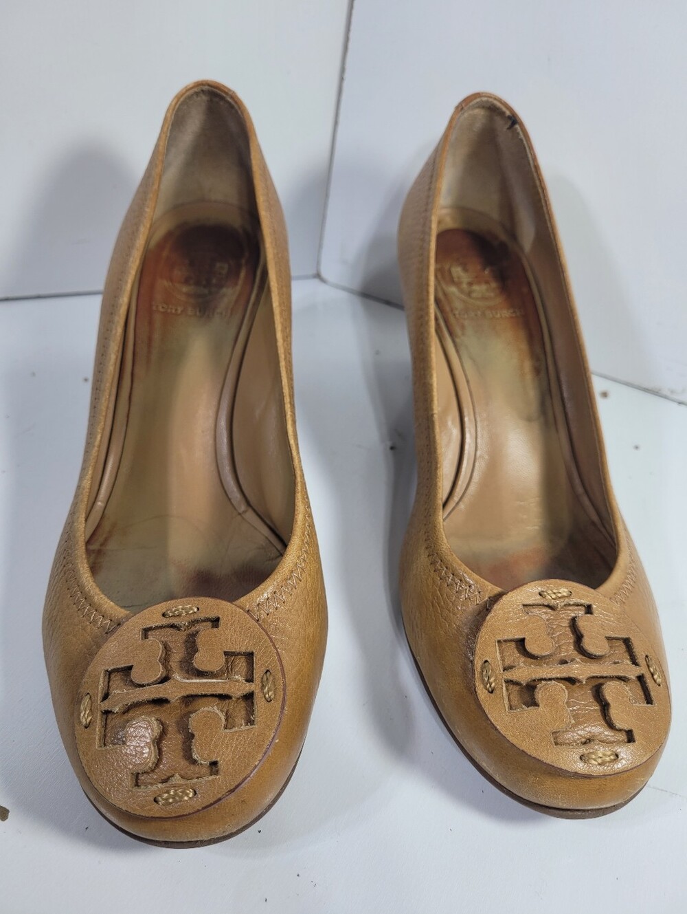 Tory Burch Sally Wedge Pumps Tan Pebbled Leather Women Size 9 M Flawed AS IS